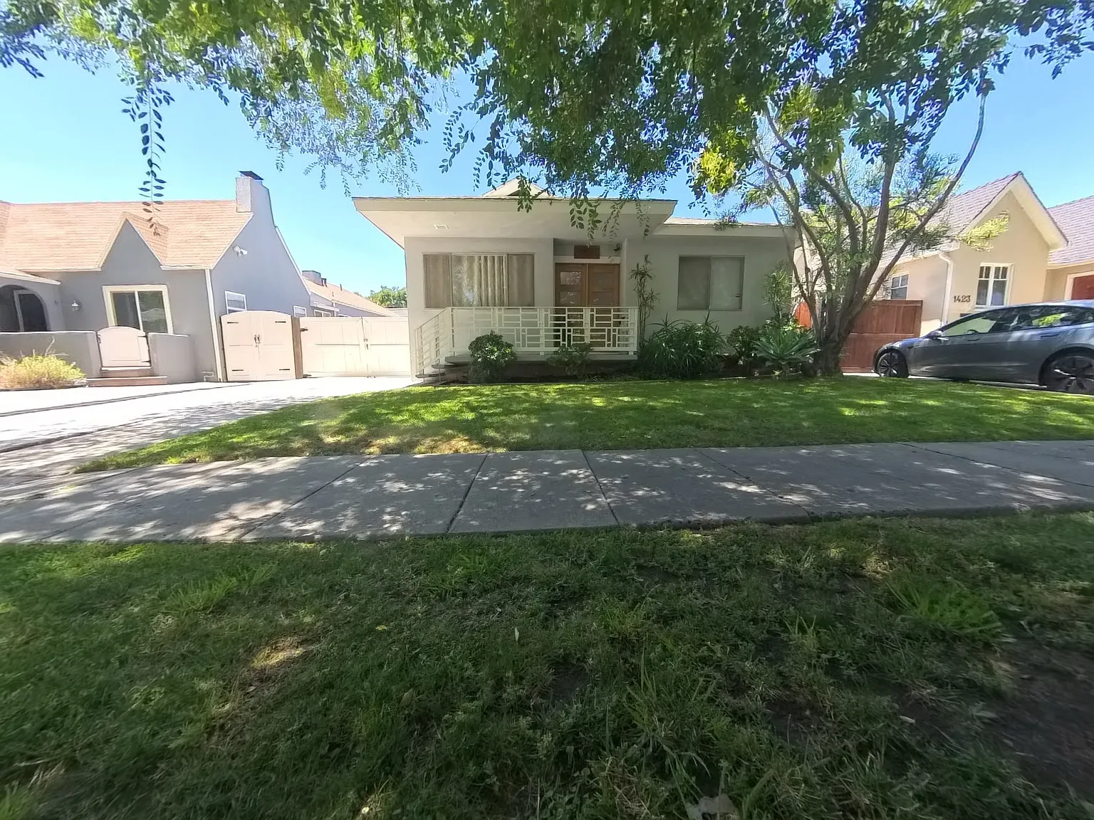 1427 Carmona Ave — Photo 3