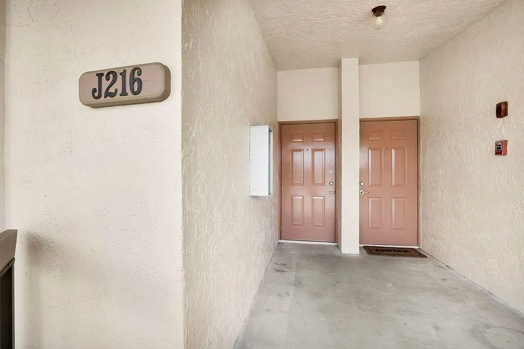 Building Photo - 3300 Jaywood Ter #2160