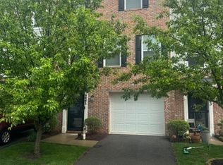 221 Faulk Dr, Warrendale, PA 15086