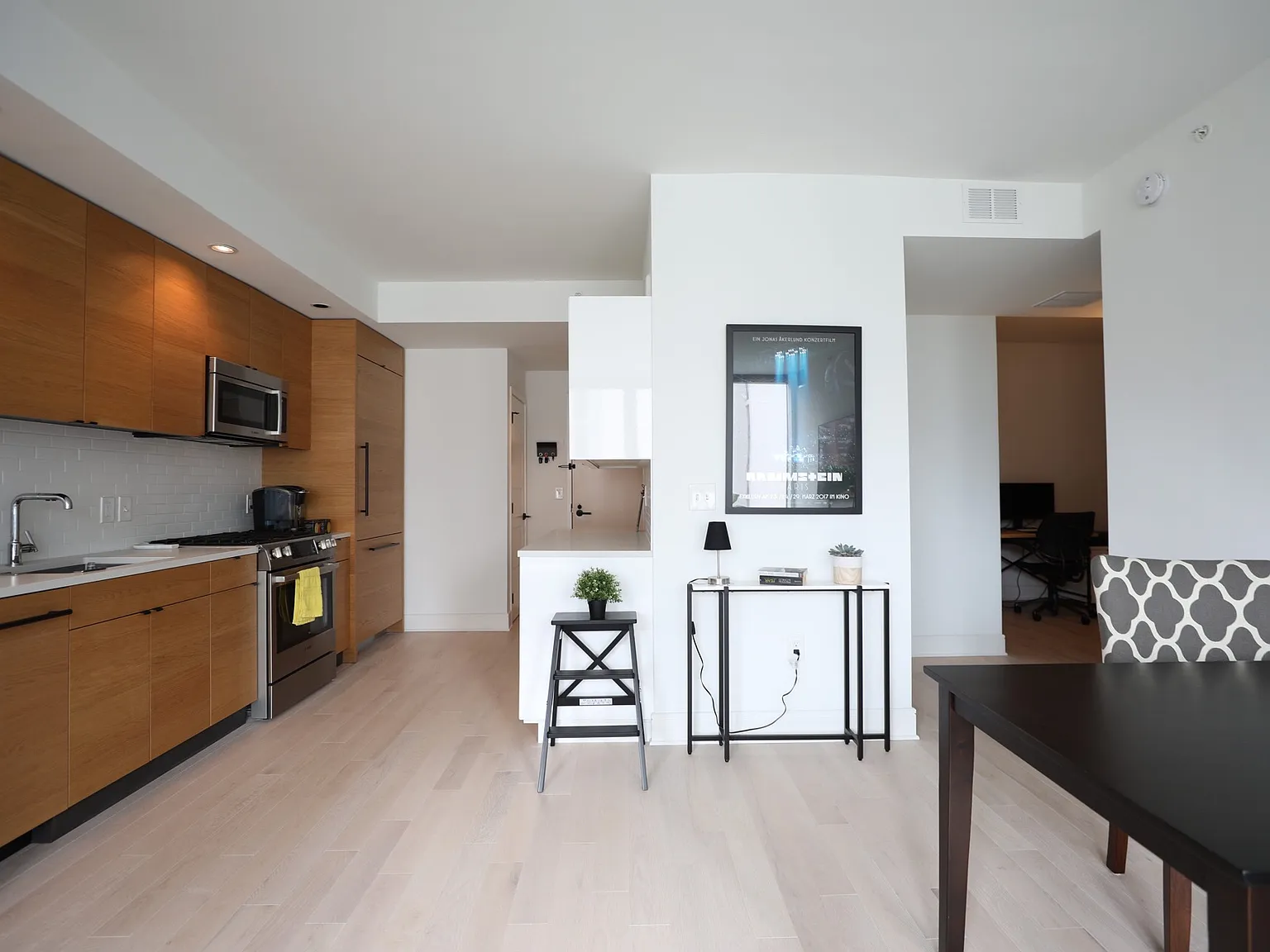 1 bed, 1.5 bath, 911 sqft, $5,150 — Photo 1