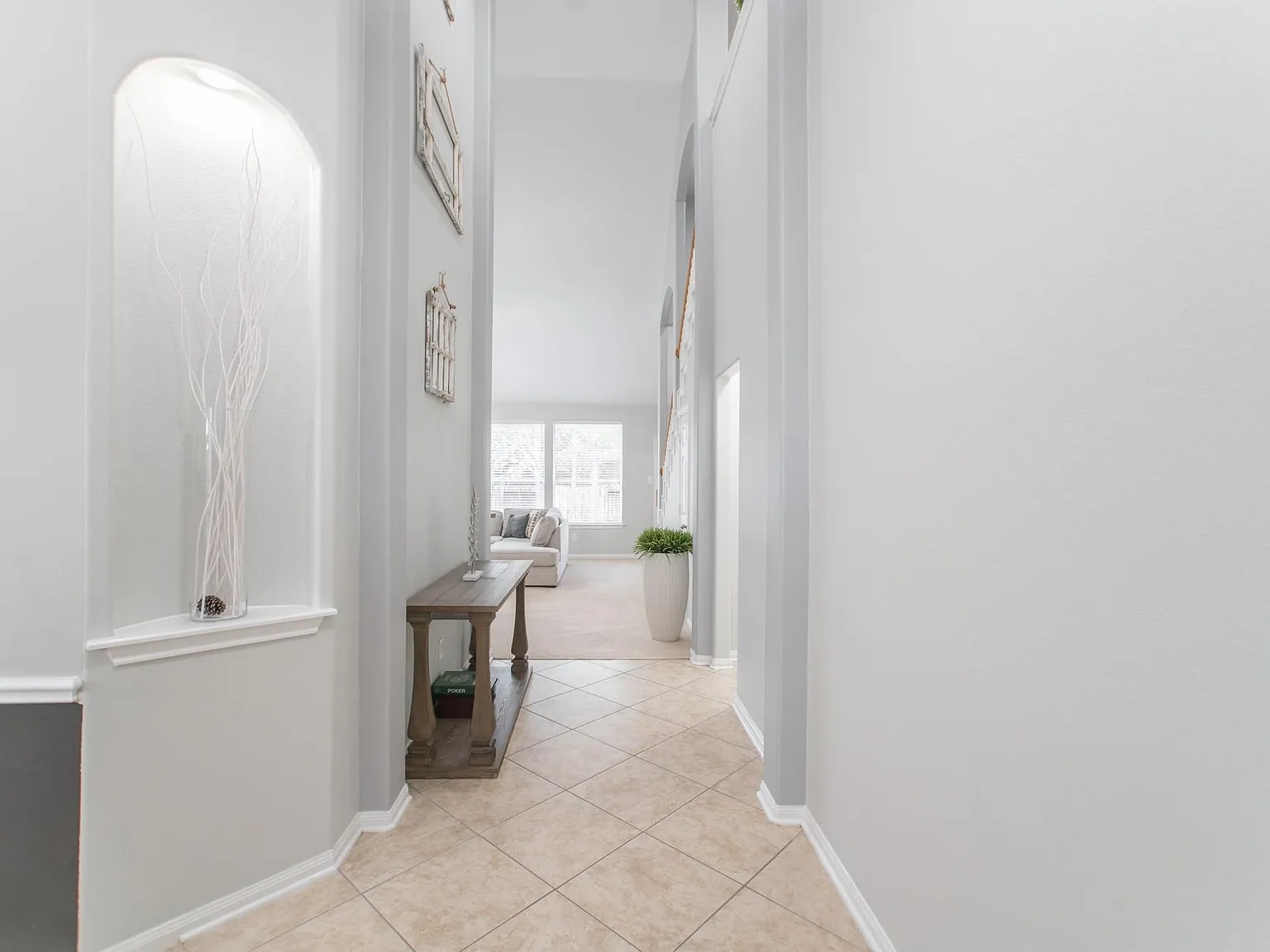 3 bed, 2.5 bath, 2290 sqft, $3,700 — Photo 3