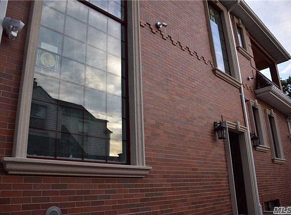 5th image of 43-20 Glenwood St