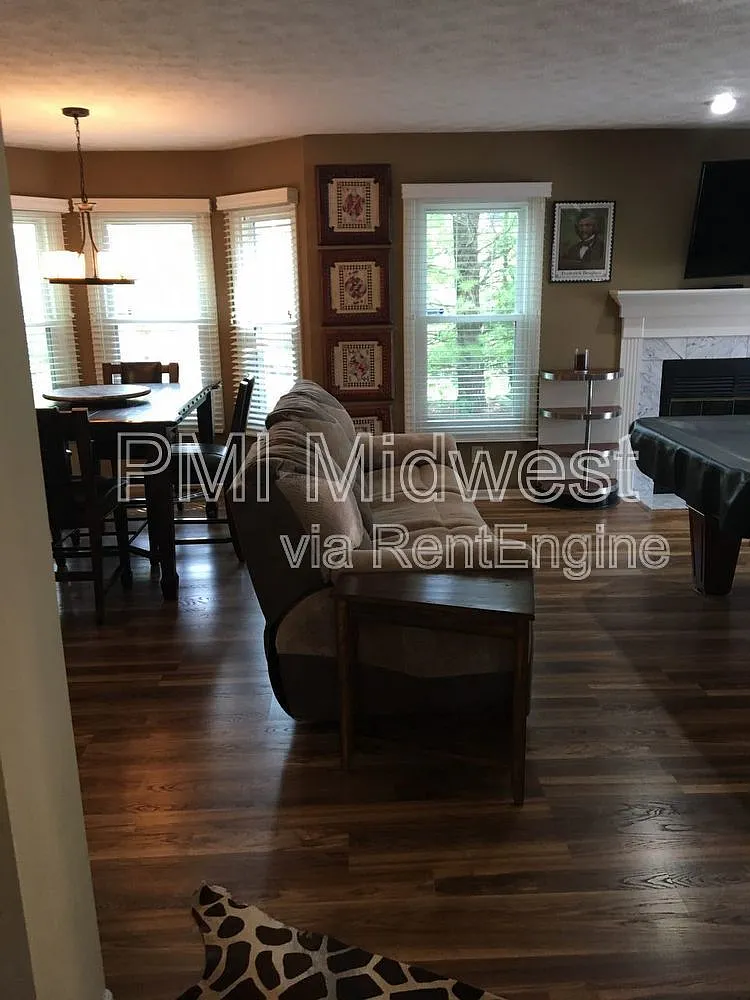 4 bed, 2.5 bath, 2730 sqft, $2,399 — Photo 3