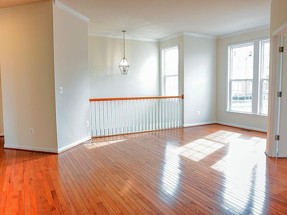 3rd image of 42468 Great Heron Sq