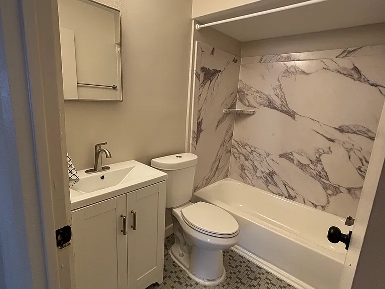 2112-2114 Russell Blvd #2112C — Photo 6