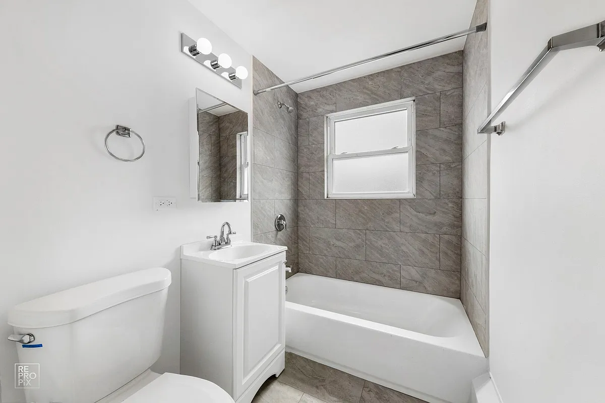 Building Photo - 2025 E 72nd Street
