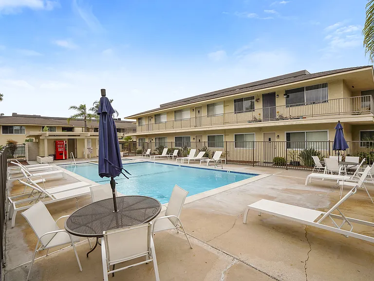 Balboa Apartments — Photo 15