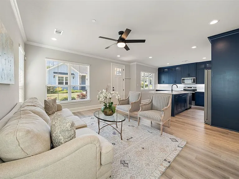 322 Woodside Trl — Photo 2