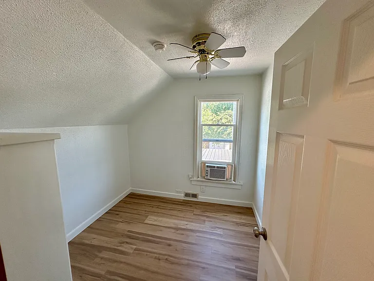 926 NE Davis St — Photo 9