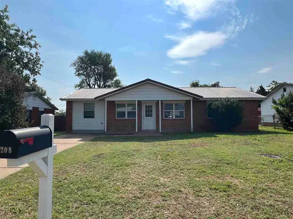 208 Maple St, Elgin, OK 73538