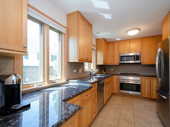 4th image of 1829 Wilmette Ave Unit A