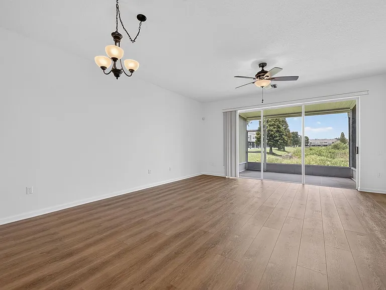 4979 Pond Ridge Dr — Photo 12
