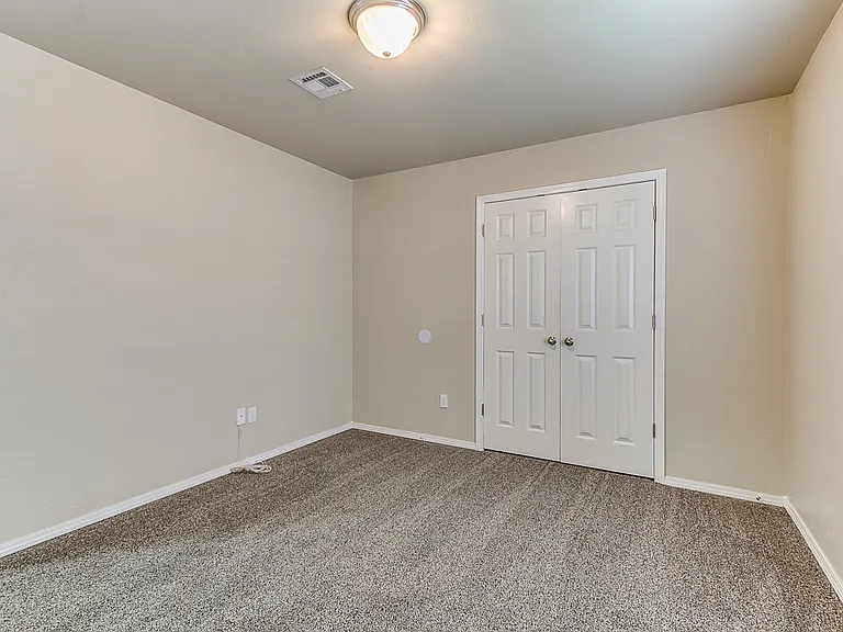 2427 W Oklahoma Ave — Photo 13