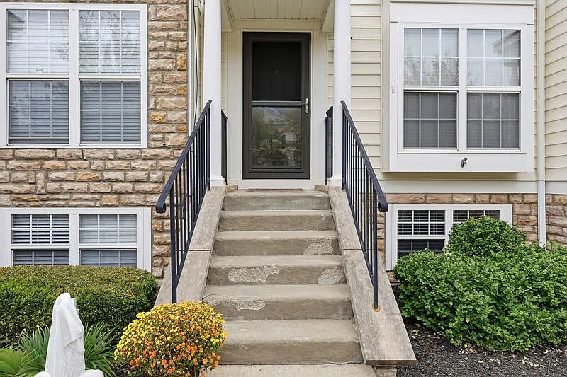 2 bed, 2.5 bath, 1500 sqft, $1,900 — Photo 2