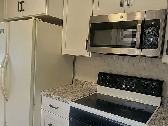 3rd image of 325 N Arlington Ave