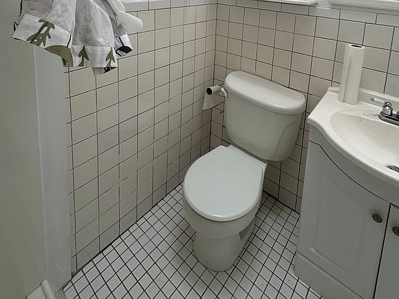 2nd image of 10604 Evans St Floor 2
