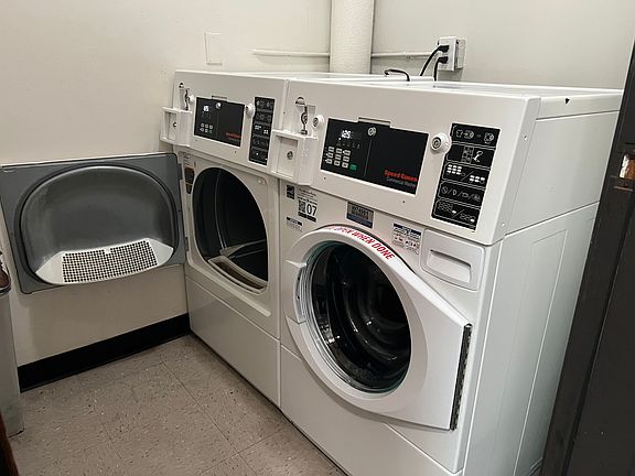 5th image of 533 S Saint Andrews Pl Unit 419