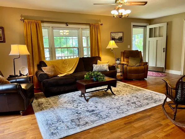 909 S 4th St, Davis, OK 73030