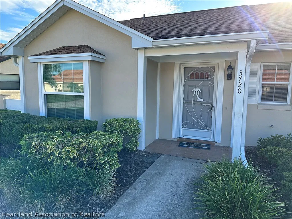 2 bed, 2.0 bath, 1015 sqft, $1,400 — Photo 2