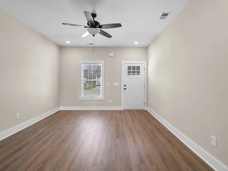 1004 Oak St #B — Photo 11