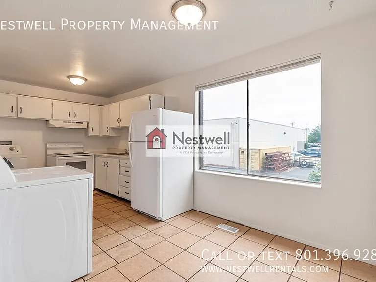 1881 W Lake Park Dr #4 — Photo 4