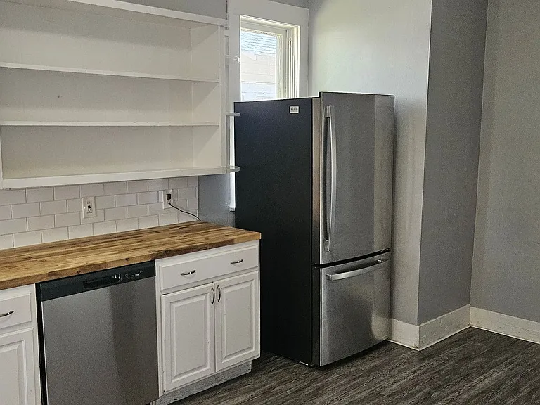 2521 N Hamilton St — Photo 17
