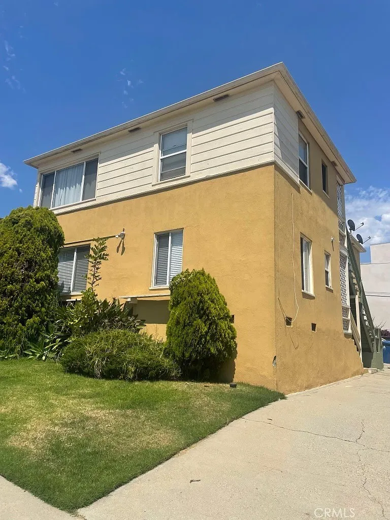 2 bed, 850 sqft, $2,250 — Photo 1