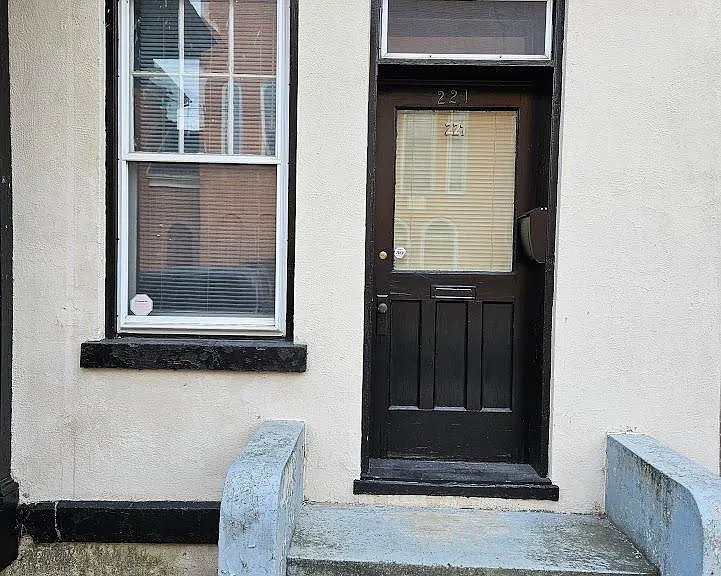 221 W Burke St — Photo 7