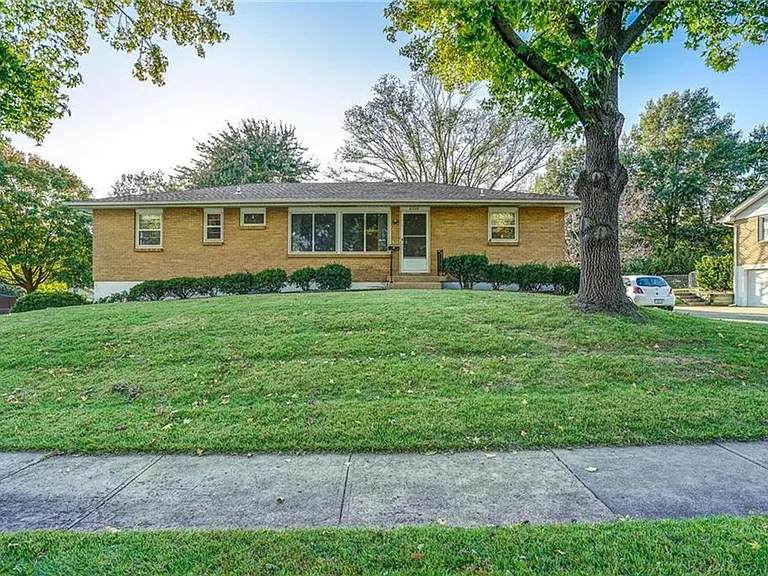 8706 NE Boone St — Photo 3