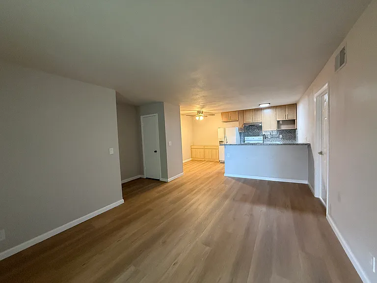 259 N Capitol Ave — Photo 10
