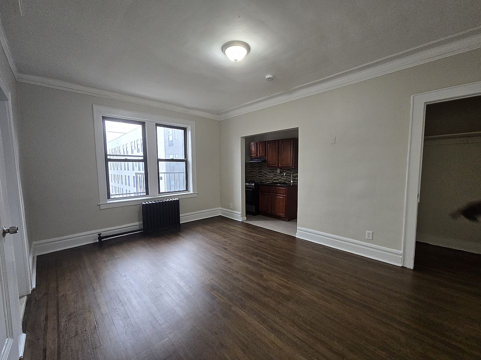2nd image of 23-24 S Grove St #C55