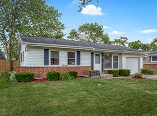 951 Hartford Ln, Elk Grove Village, IL 60007