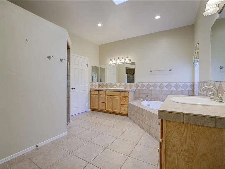 4750 N Bonanza Ave — Photo 41