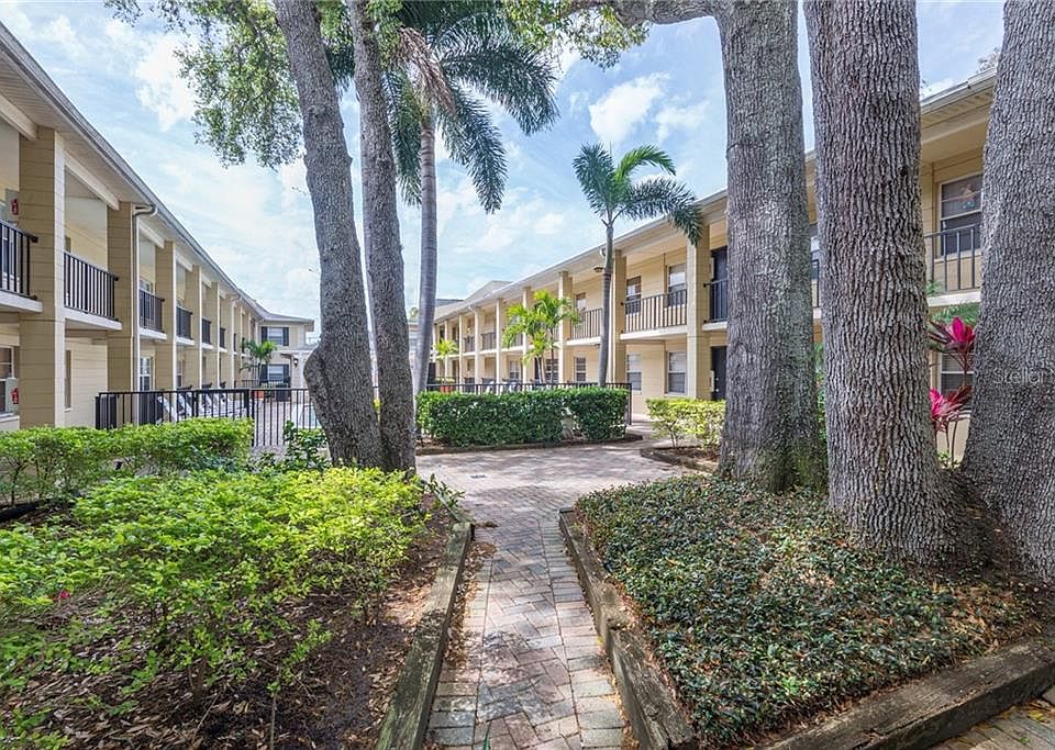 1st image of 5221 Bayshore Blvd APT 17