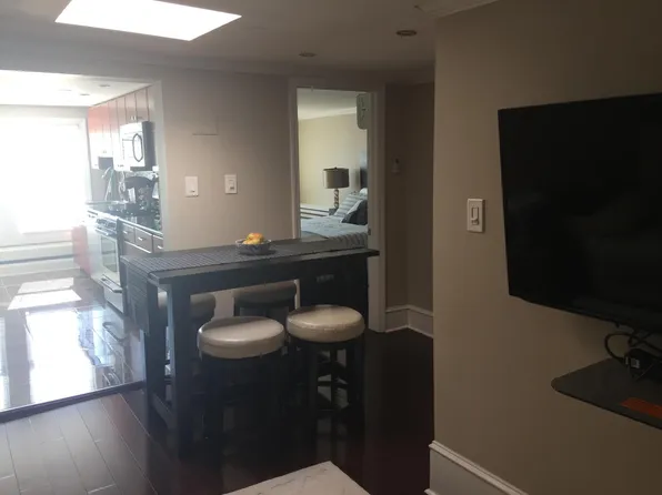 108 Mercer St Floor 3, Hightstown, NJ 08520