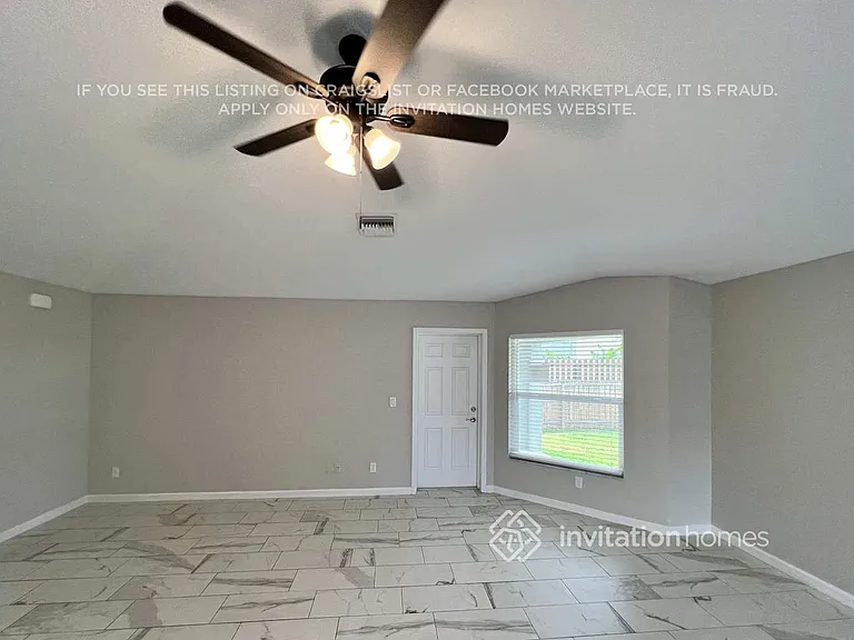857 SW Sail Ter — Photo 2