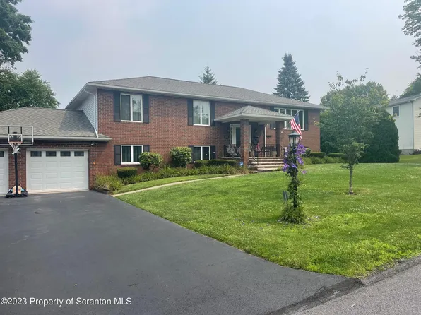 109 Greenbrier Dr, Clarks Green, PA 18411