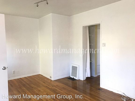3rd image of 4957 Riverton Ave