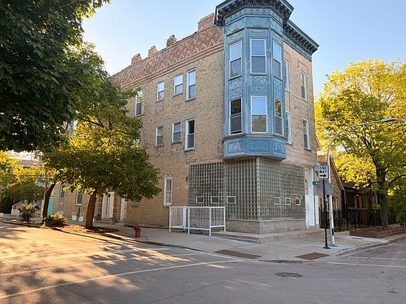 4th image of 1860 N Hoyne Ave #2E