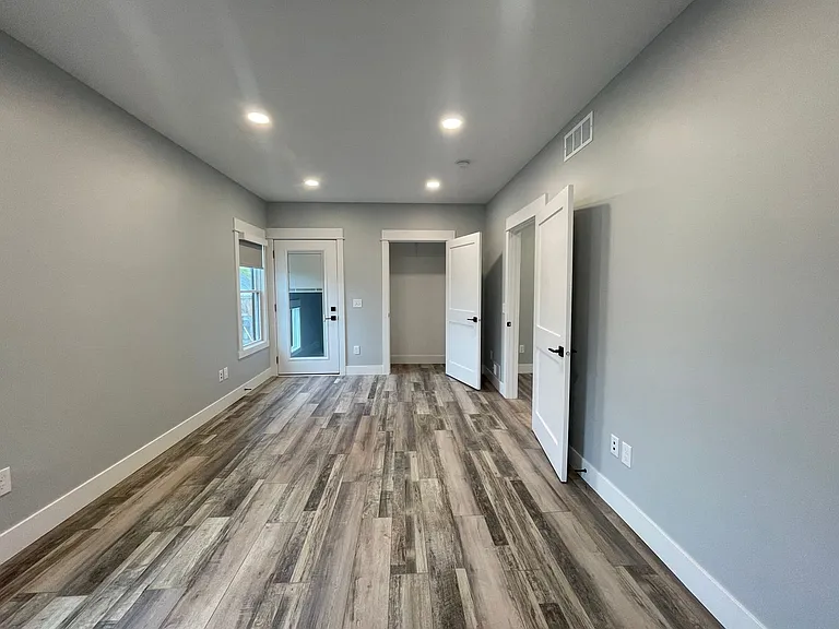 203 Warren Ave SE — Photo 11