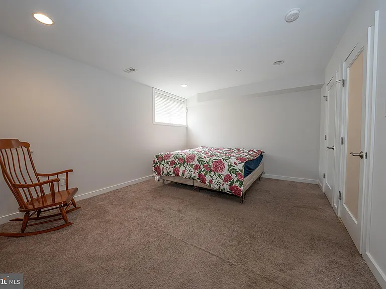 601 Poplar St — Photo 36