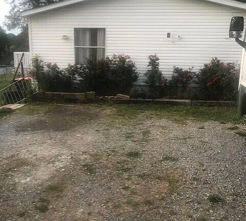 2nd image of 955 N Main St