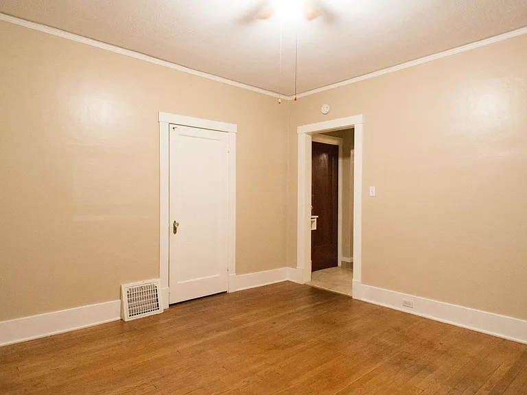 1240 Broadway N #2 — Photo 12