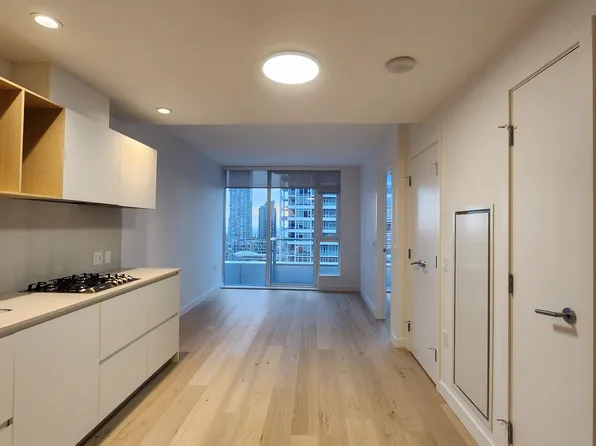 6000 McKay Ave #1603, Burnaby, BC V5H 0K2