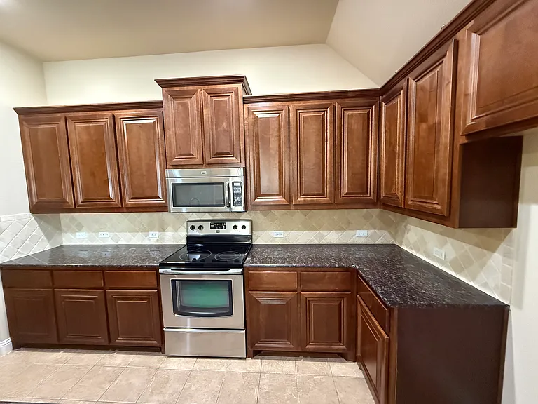 4303 Oak Bluff Dr — Photo 5