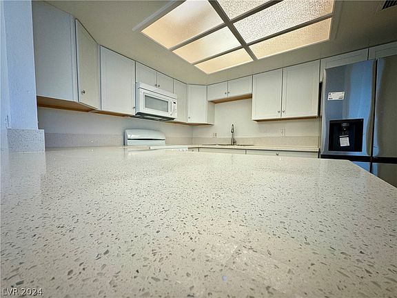 5th image of 2028 Canosa Ave