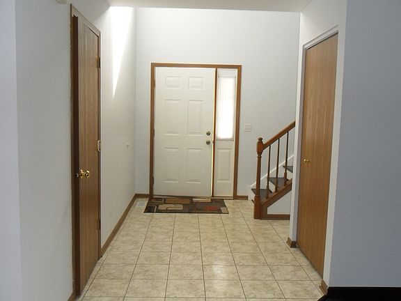 3rd image of 472 Heather Ct #472