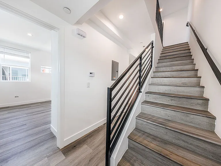 3015 Alsace Ave — Photo 68