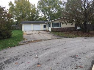 1101 Thomas Ct, Mahomet, IL 61853