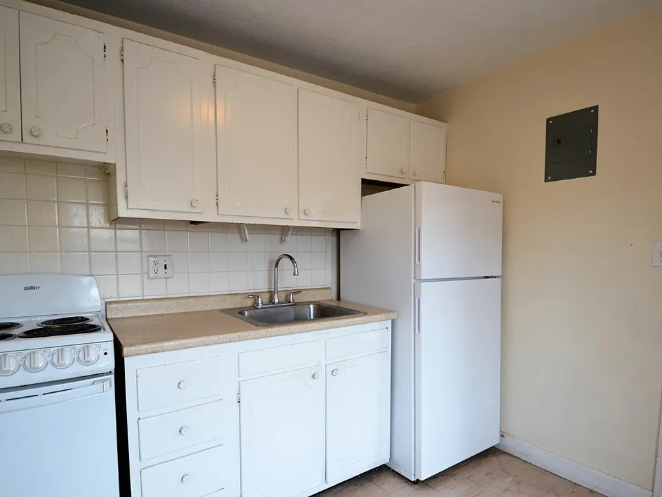 160 N Beacon St #22